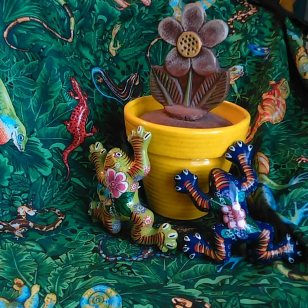 3 PIECE USA 886C POTTERY& TALAVERA FROGS